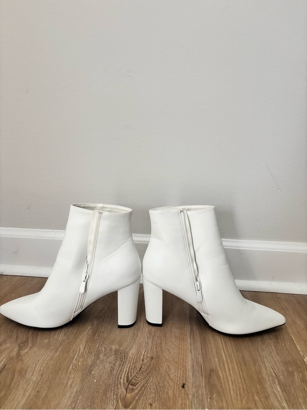 Dream Pairs White Pointed Toe Zip Ankle Boots